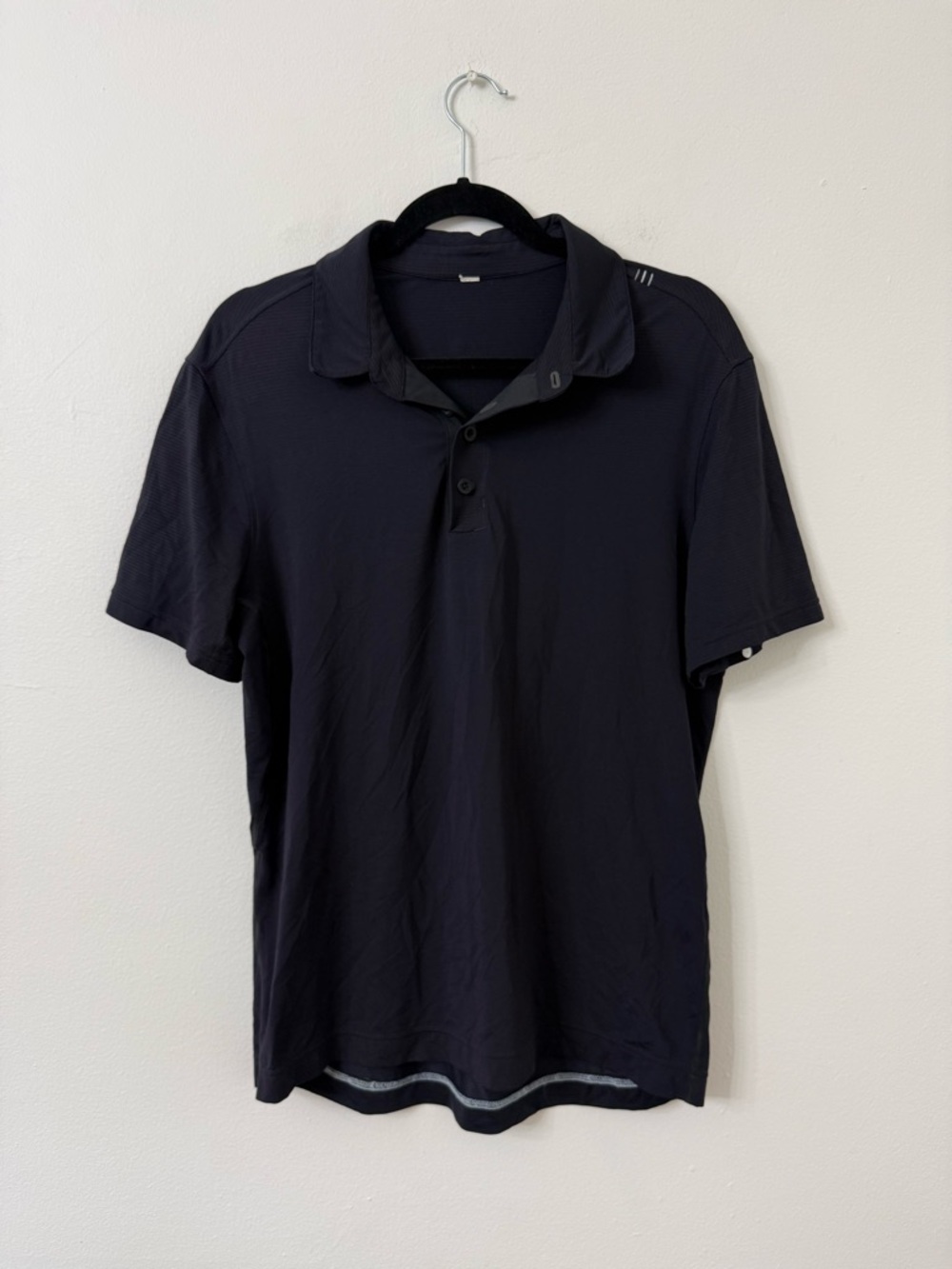 {M} Lululemon Men's Black Polo Shirt